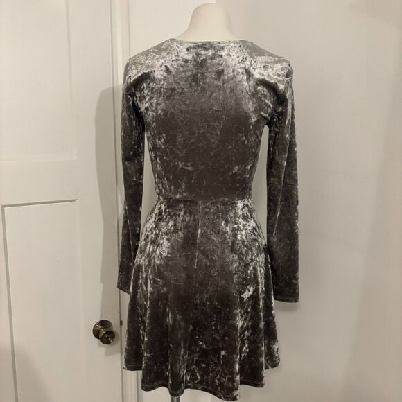 Vintage Y2K Forever 21 size Small Velvet Wrap Skater New Years Eve Dress - Picture 2 of 6